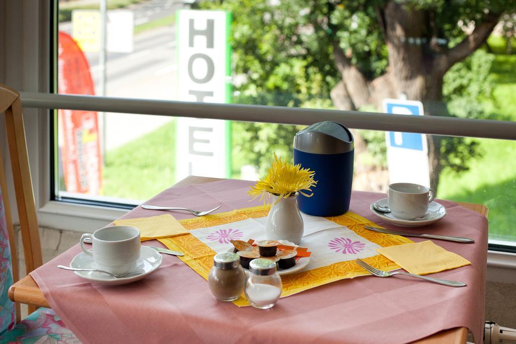 Hotel Jahnke นอยบรันเดนบวร์ก ภายนอก รูปภาพ